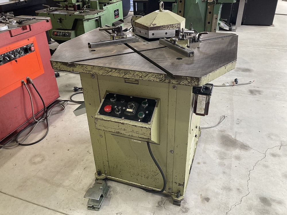 Komatsu SHG-3C-220 Corner Shear