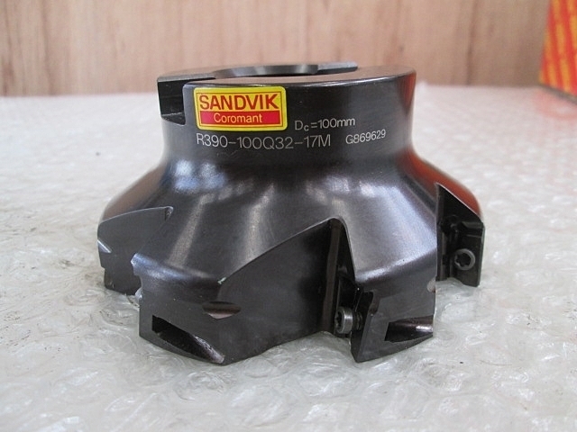 SANDVIK R390-100Q32-17M Milling Cutter Image 5