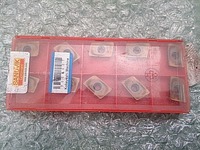 SANDVIK R390-18 06 08M-KM 1020 Insert Chip Y004007 Image
