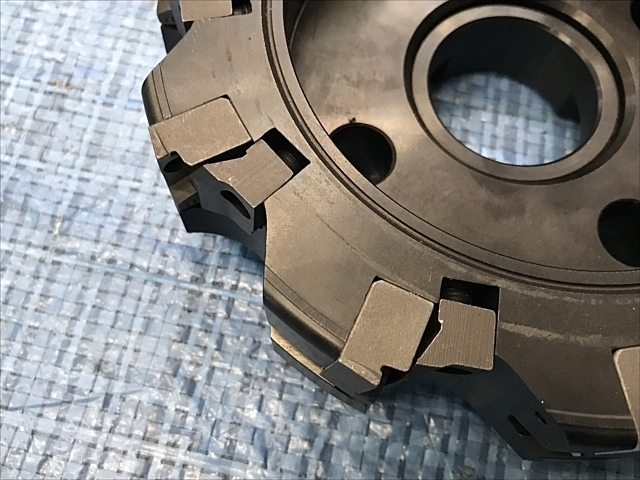 SANDVIK RA282.2S-200-40J-47.6W Milling Cutter Image 2