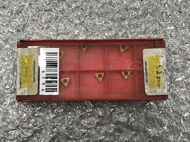SANDVIK TCMT06T104-UF Insert Chip Image 1