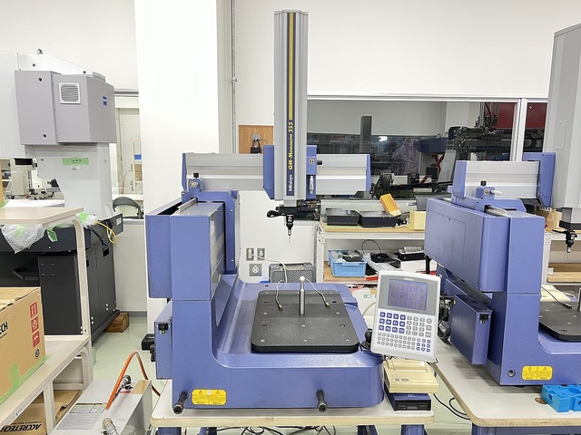Mitutoyo QM-M353 CMM Image 1