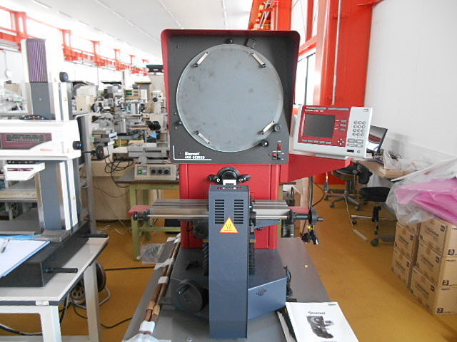 スターレット HB400 Projector Image 1