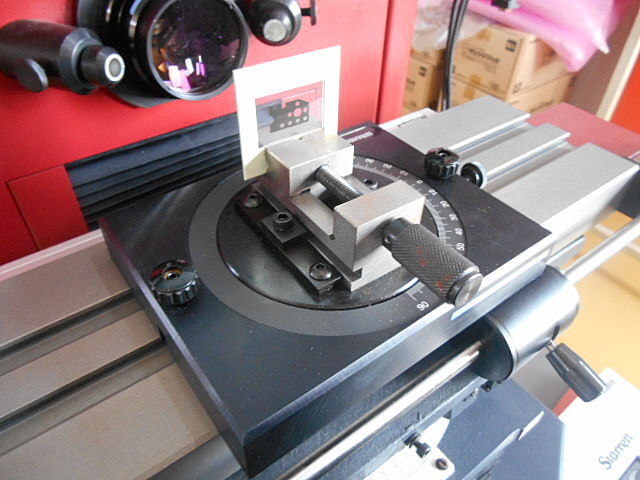 スターレット HB400 Projector Image 6