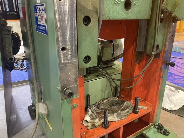 TAKEDA MACHINERY TC-22N-3 Corner Shear Image 9