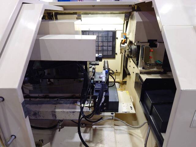 TSUGAMI UGC NC Cylindrical Grinder Image 18