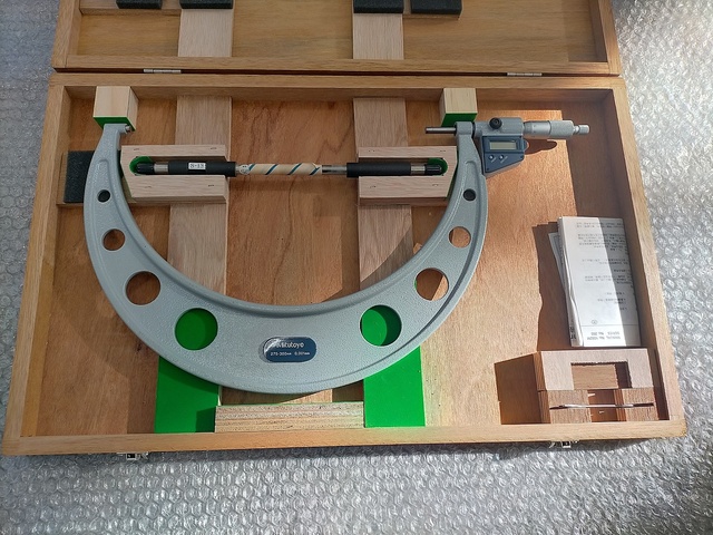 Mitutoyo MDC-300M(No.293-458-20) Micrometer (Outer) Image 1