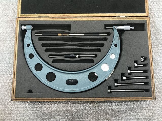 ミツトヨ OMC-300(104-136) マイクロメーター（外側） の画像 1枚目
