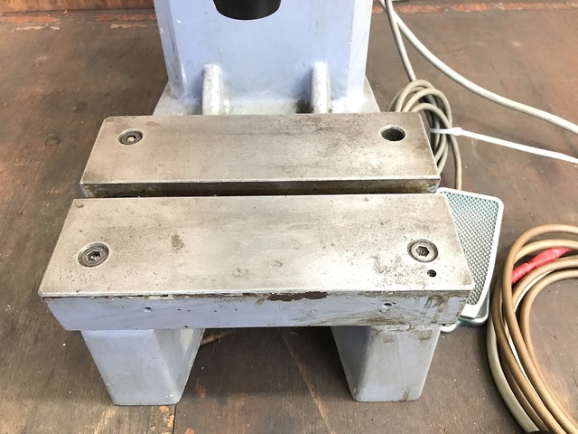 ヨシカワ US-30 カシメ機 の画像 6枚目