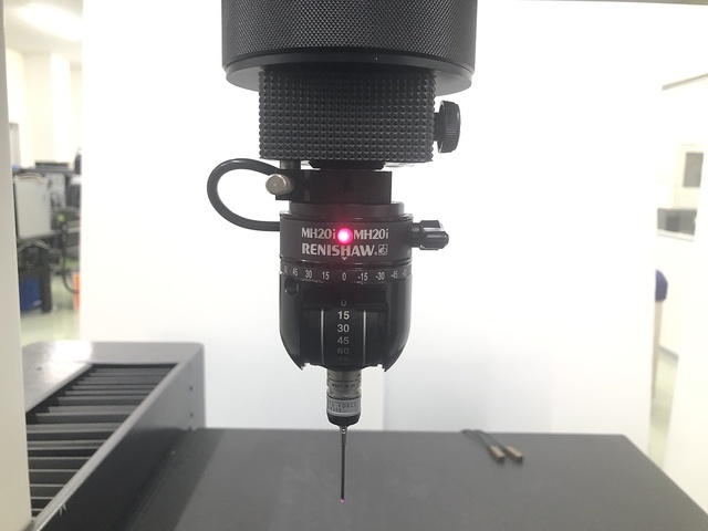 ミツトヨ Crysta-Plus M574 三次元測定機 の画像 4枚目