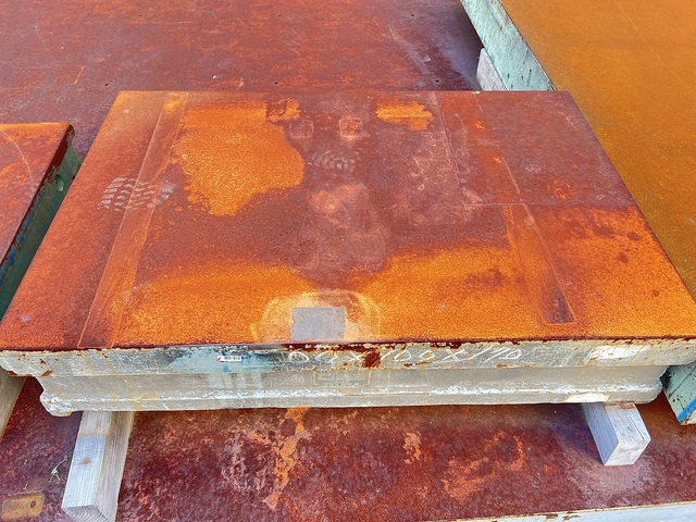不明  Surface plate/Workbench Image 1