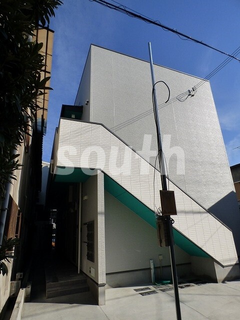 フローラ・ミレ