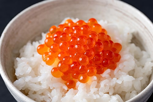 熱々のご飯に乗せて、あぁシアワセのイメージ