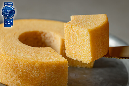 ふわふわ、しっとり。すーっと溶ける＜ソフトバウムクーヘン＞のイメージ