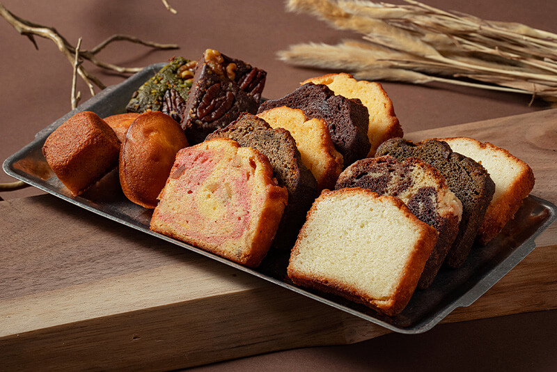 人気のパウンドケーキとプティフールを合わせた、たっぷりセットのイメージ