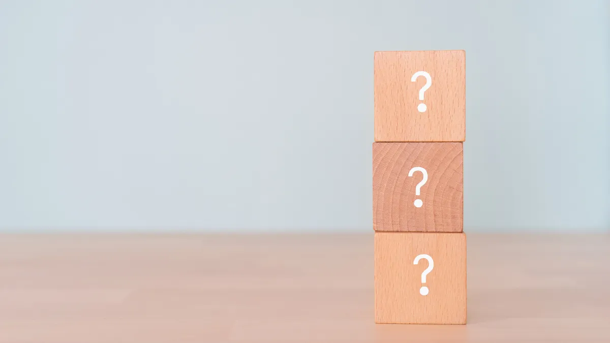 ？のブロックが３つ積み重なっている