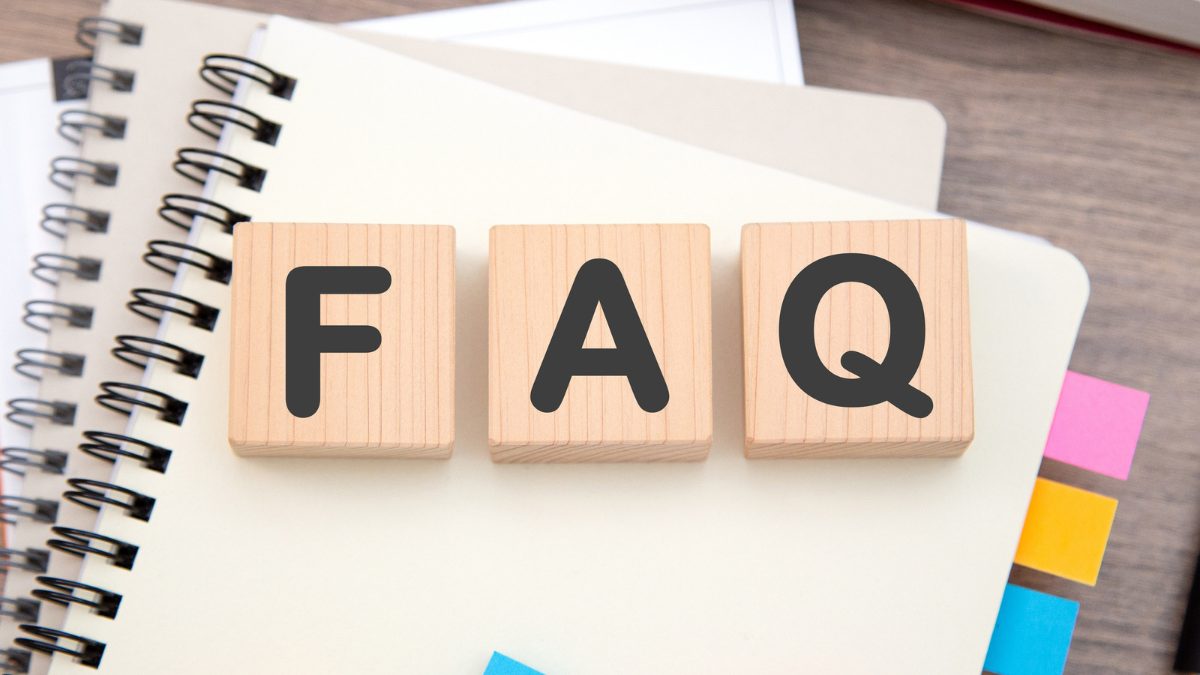 FAQと書いてあるブロックが置いてある