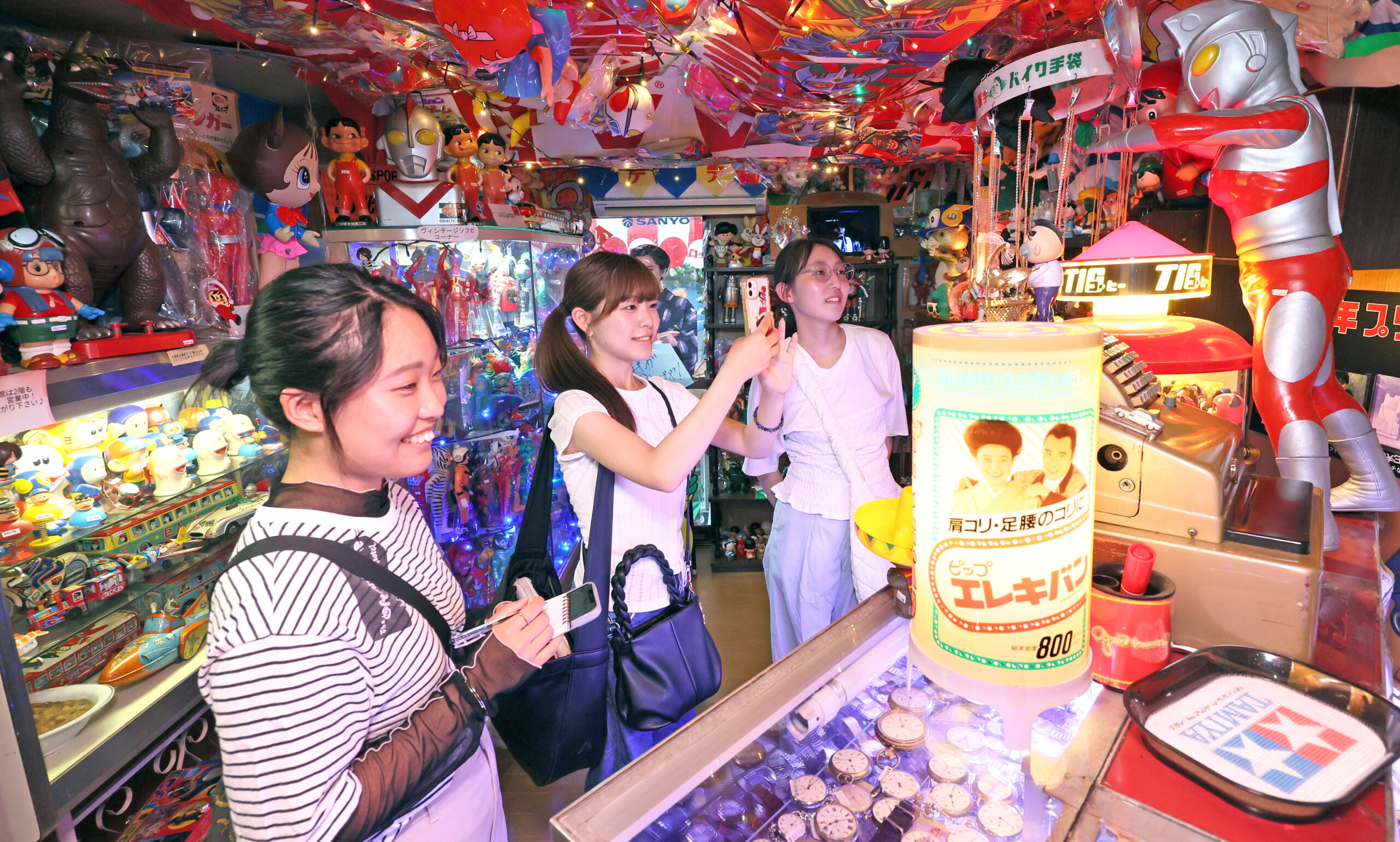 地域学生メディアつづみが「金沢昭和迷宮館」「大正浪漫喫茶 金魚庵