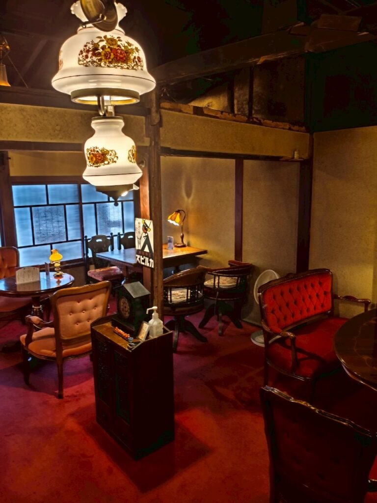 ひがし茶屋街のレトロな街並みを巡る　〜金沢昭和迷宮館・大正浪漫喫茶 金魚庵〜