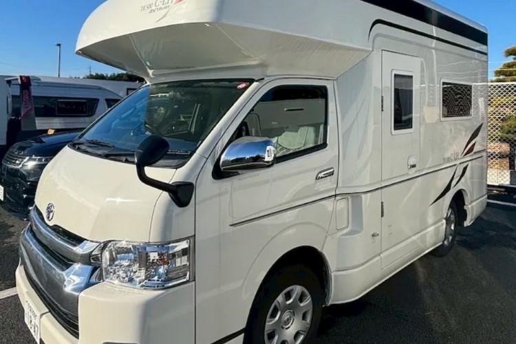TOYOTA　ハイエース　C-LH 　わんこと泊まれる移動ホテル