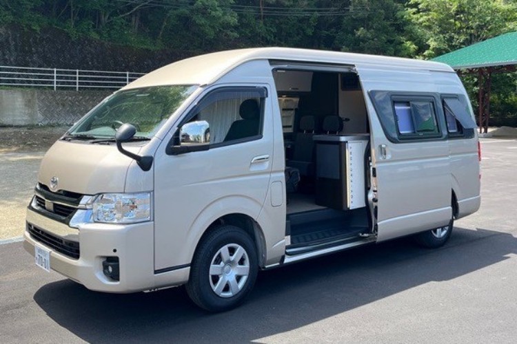 TOYOTA　ハイエース　GT