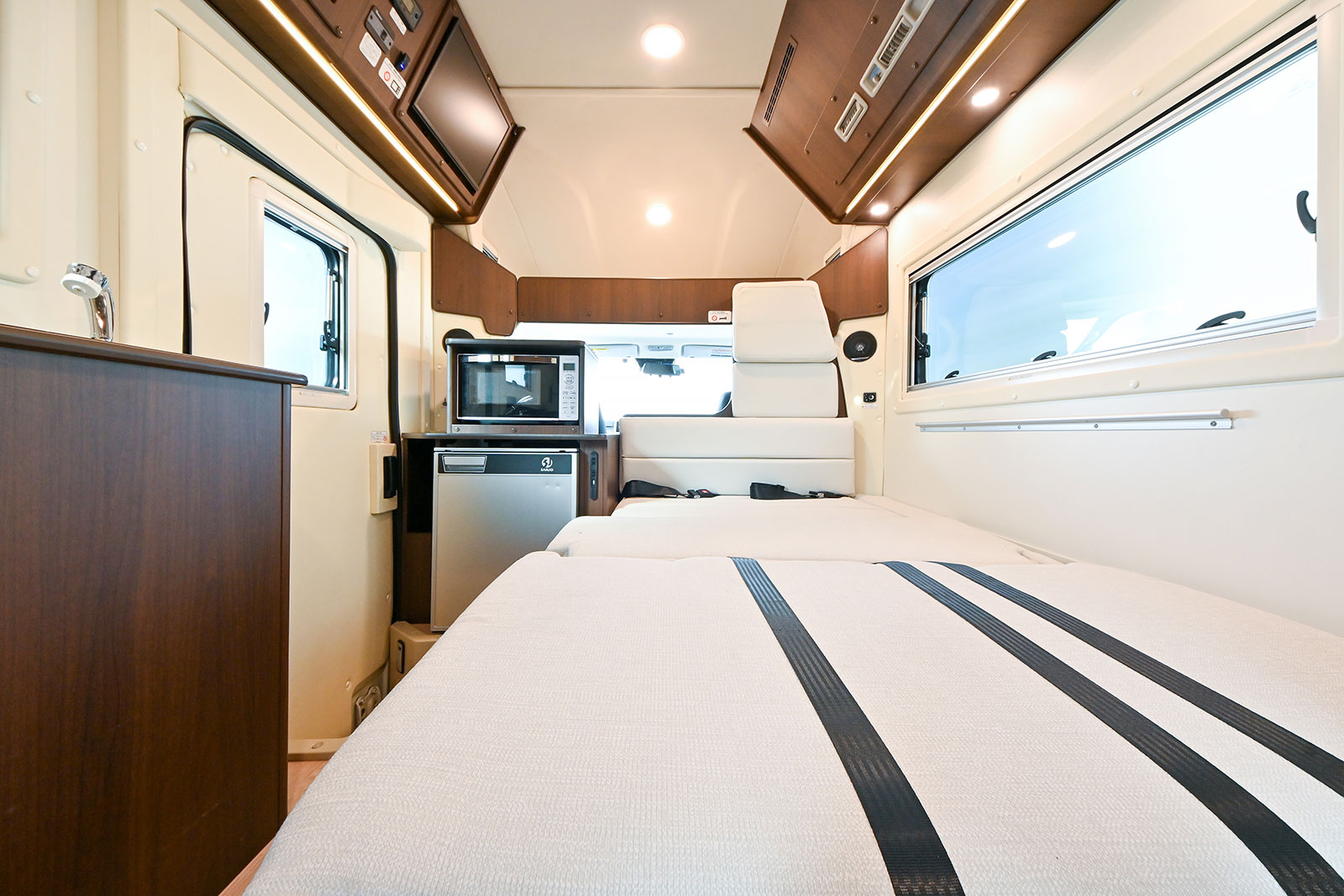 ダイネットベッド：大人2名 目安
ベッドサイズ長さ170cm×幅120cm