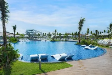 うまんちゅプール（Central pool）