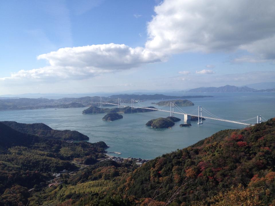 しまなみ海道、亀老山から来島海峡大橋を眺める