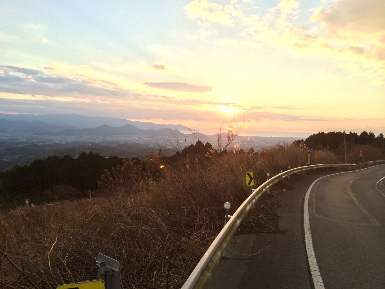 箱根の西側に位置するので、こんな美しい夕焼けも見られます!(C)松田然