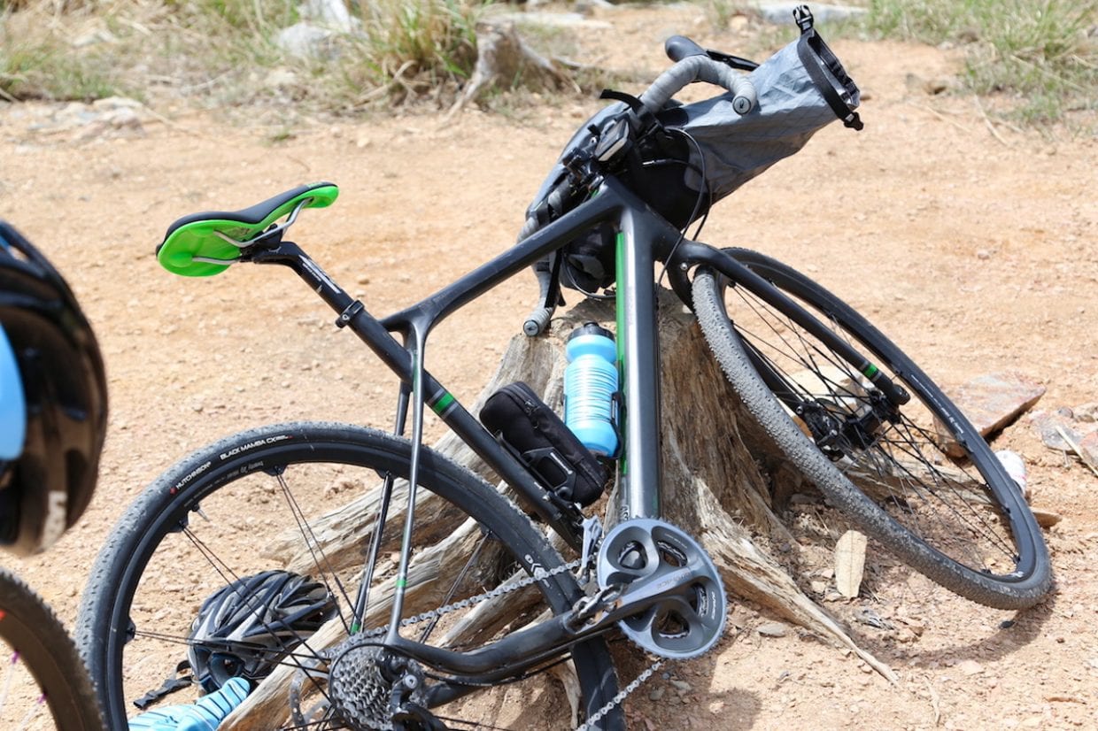 こちらはGT GRADE。おそろしいくらいに細いシートステーのおかげで快適性抜群。グラベルですら舗装路に感じるほどの振動吸収性を誇ります。photo:神楽坂つむり