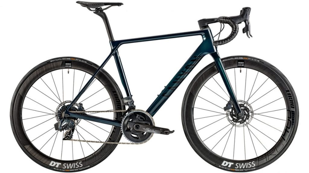 SRAM仕様ならセカンドモデルにもパワーメーターが付属する。Ultimate CF SLX Disc 8.0 ETAP (¥619,000)。 それぞれのパーツ単体定価を考えると、あと20万円高くてもおかしくない構成だ。