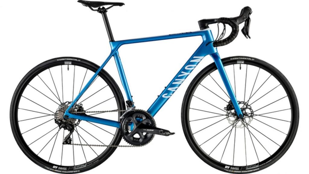 Ultimate CF SL Disc 7.0 (¥219,000)。油圧ディスク / SHIMANO 105 エントリーグレードでありながら、フルカーボン、ステム一体型カーボンエアロハンドル、カーボンシートポストに加え、人気ブランドのタイヤ、サドル、ホイールが付属。