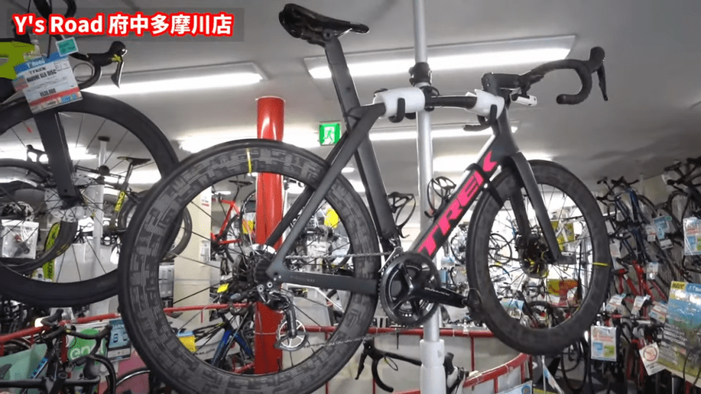 そして店長の乗っているMadone。 こちらはTREKのカスタムオーダープログラム『PROJECT ONE』でオーダーした店長バイクです。