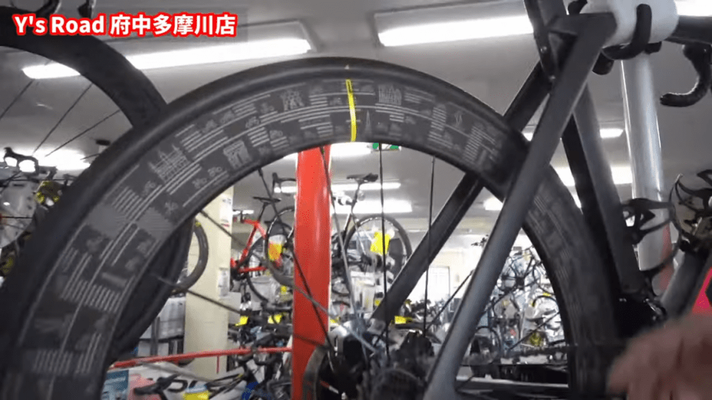 MAVICの限定ホイール。ハイトが64mmあります。