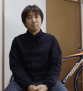一見、普通のシャツのように見える