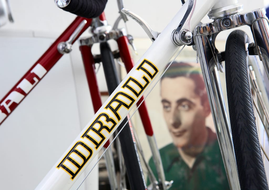 DRALIはかつて伝説のロードレーサー、ファウスト・コッピのいるBIANCHIにフレームを供給していたベテラン職人のバイクブランド