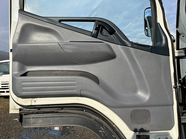 キャンター★4ナンバー★リアヒーター★5トン限定準中型免許★Wキャブ★|中古トラックの販売・買取・査定のアイナビ