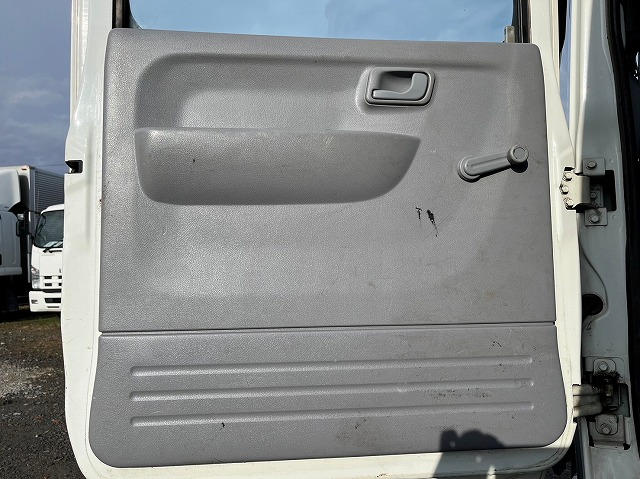 キャンター★4ナンバー★リアヒーター★5トン限定準中型免許★Wキャブ★|中古トラックの販売・買取・査定のアイナビ