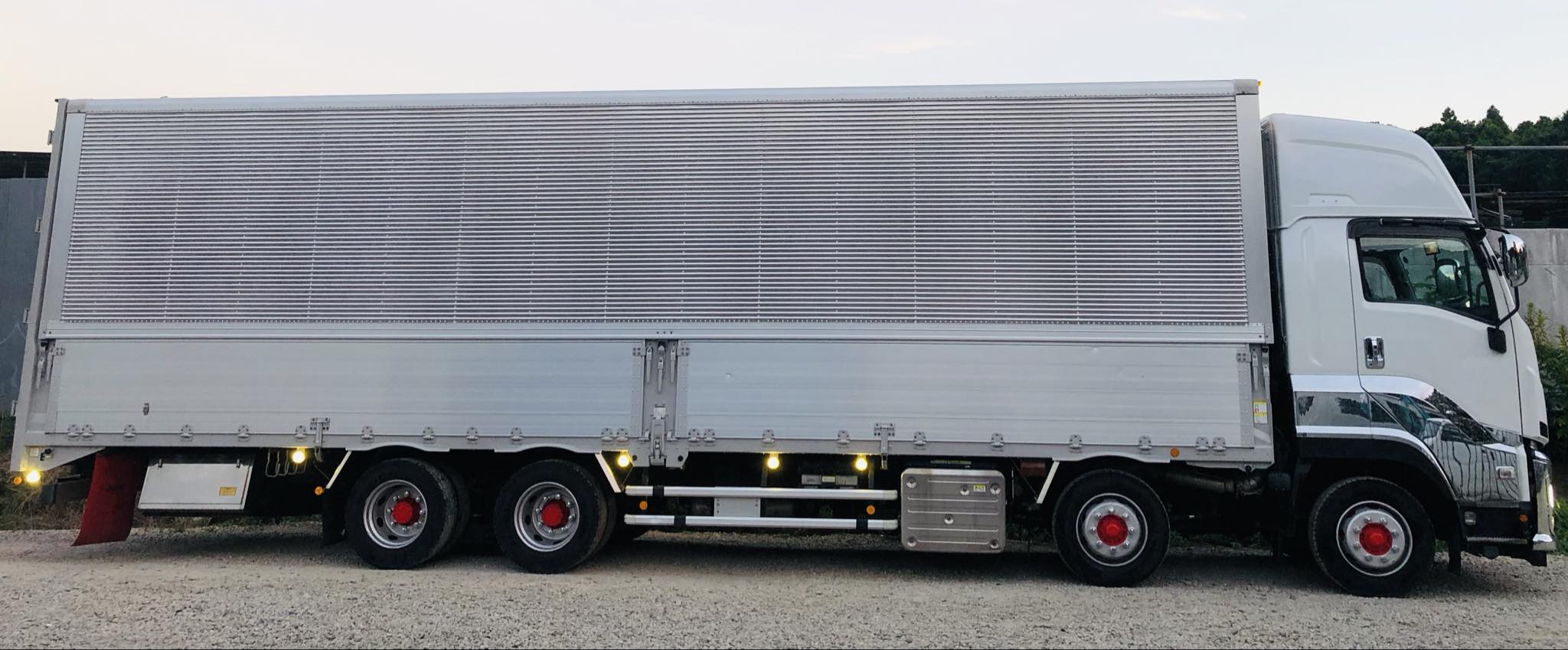 ギガ|中古トラックの販売・買取・査定のアイナビ