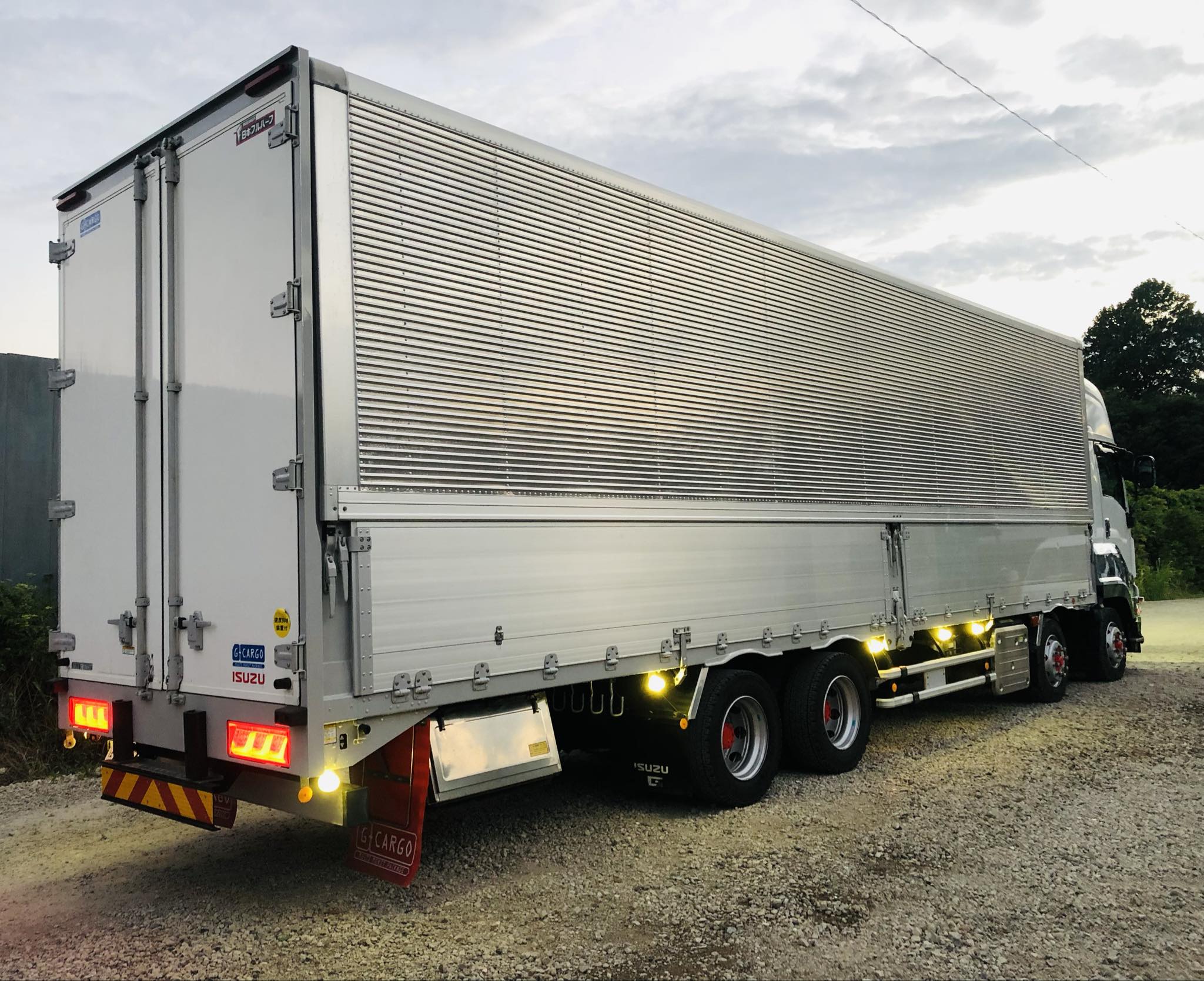 ギガ|中古トラックの販売・買取・査定のアイナビ