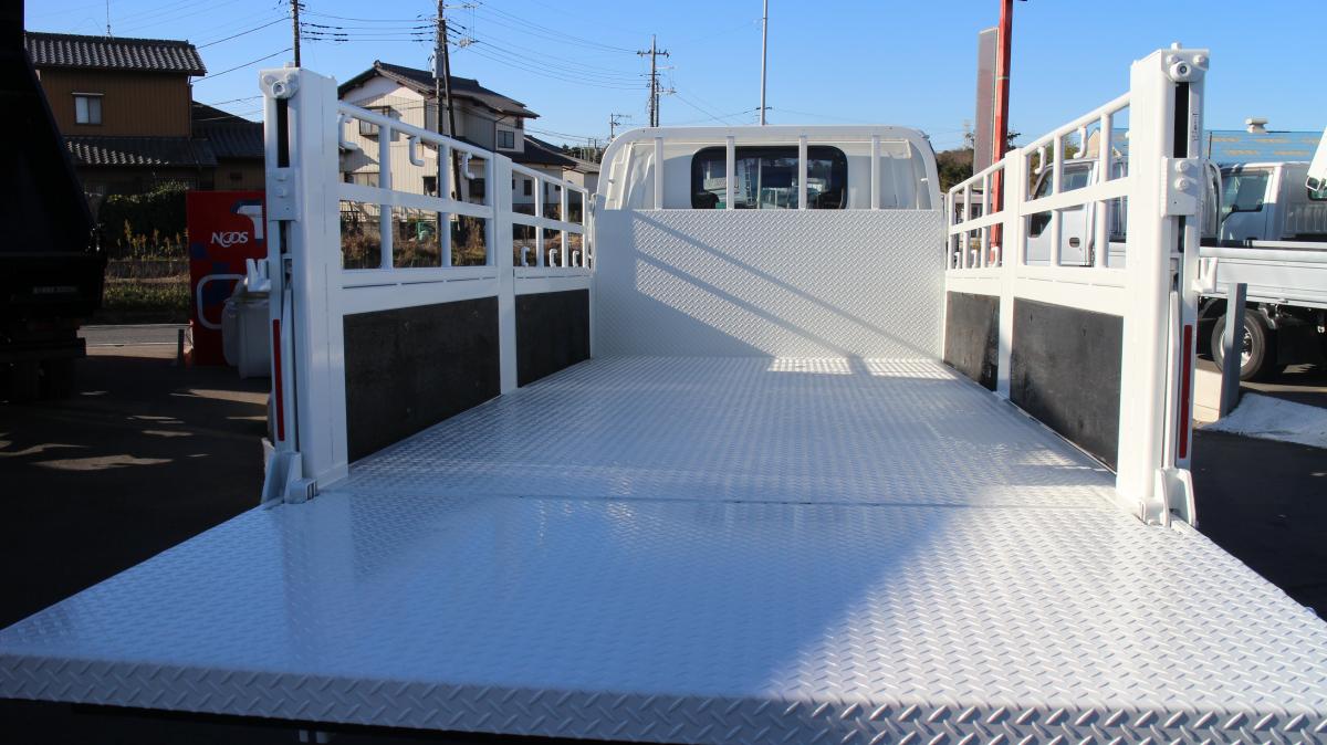 H25エルフ 平ボディー 3トン 垂直ゲート付|中古トラックの販売・買取・査定のアイナビ