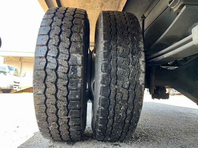 エルフ-30℃低温設定★ワイド×ロング★2室式・可動式仕切板★サイド扉|中古トラックの販売・買取・査定のアイナビ