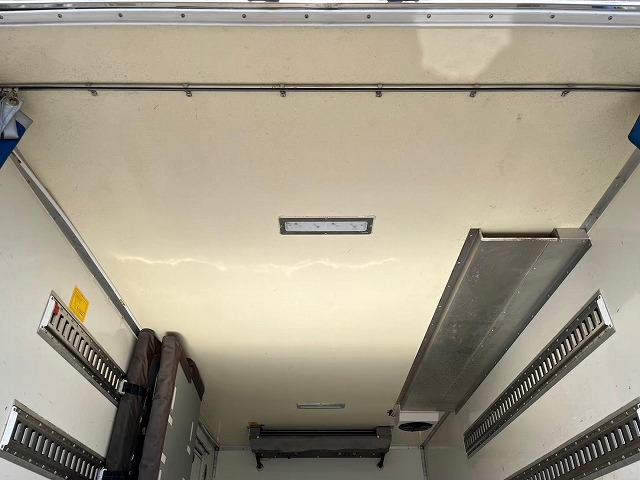 エルフ-30℃低温設定★ワイド×ロング★2室式・可動式仕切板★サイド扉|中古トラックの販売・買取・査定のアイナビ