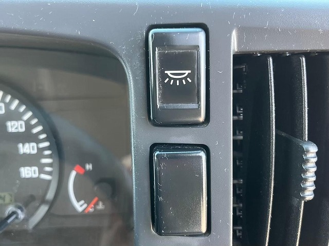 エルフ-30℃低温設定★ワイド×ロング★2室式・可動式仕切板★サイド扉|中古トラックの販売・買取・査定のアイナビ