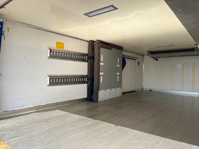 エルフ-30℃低温設定★ワイド×ロング★2室式・可動式仕切板★サイド扉|中古トラックの販売・買取・査定のアイナビ