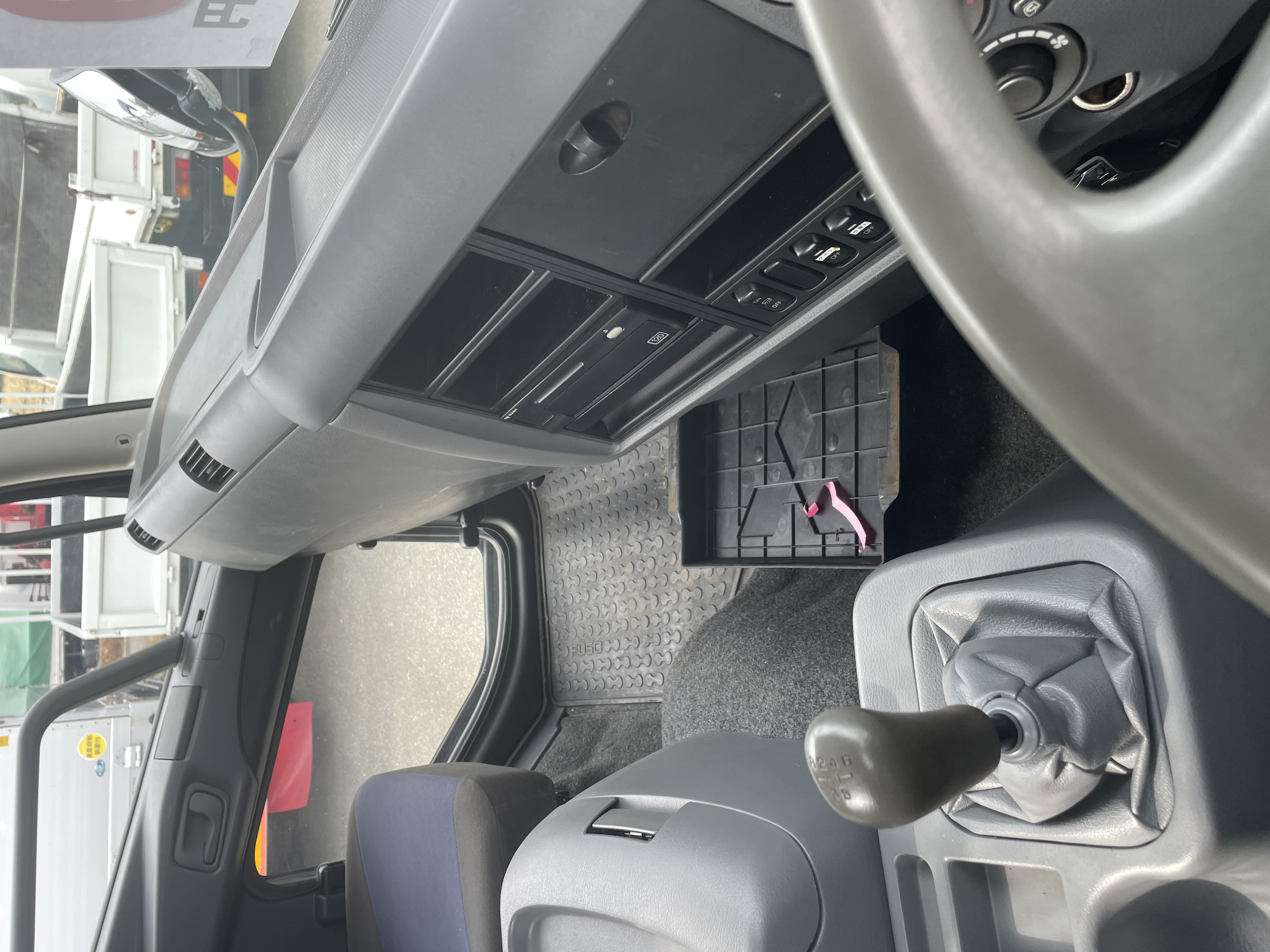 三菱 ふそう ファイター H26 年式 TKG-FK72FY|中古トラックの販売・買取・査定のアイナビ