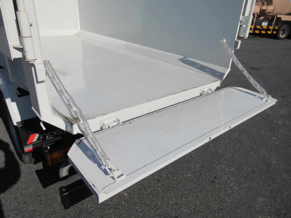 土砂禁深ダンプ 5トン未満 キャンター !!|中古トラックの販売・買取・査定のアイナビ