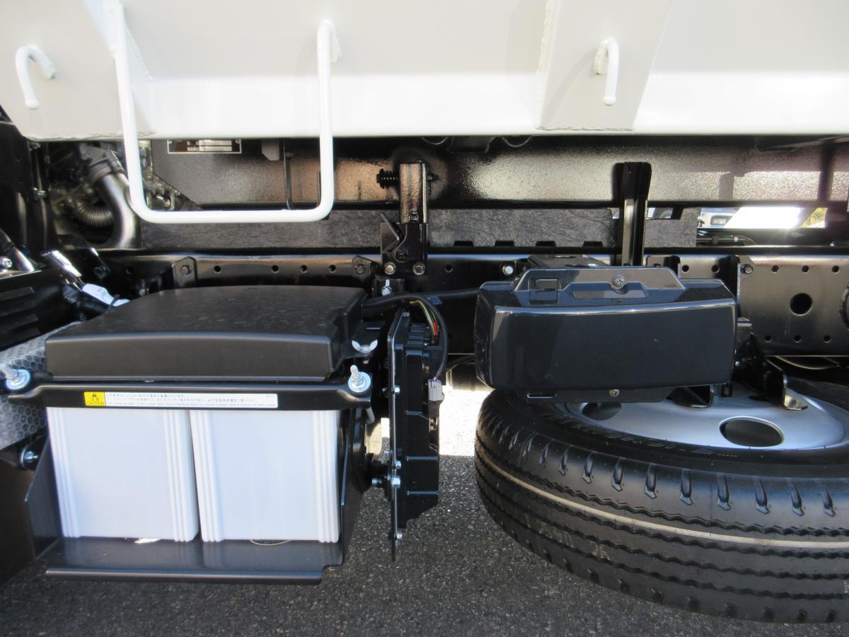 土砂禁深ダンプ 5トン未満 キャンター !!|中古トラックの販売・買取・査定のアイナビ