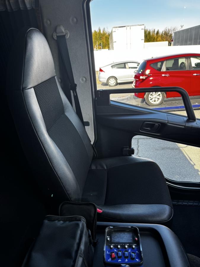 ファイター 三菱 低走行 タダノ5段フックイン2.9t吊 ラジコン付き|中古トラックの販売・買取・査定のアイナビ