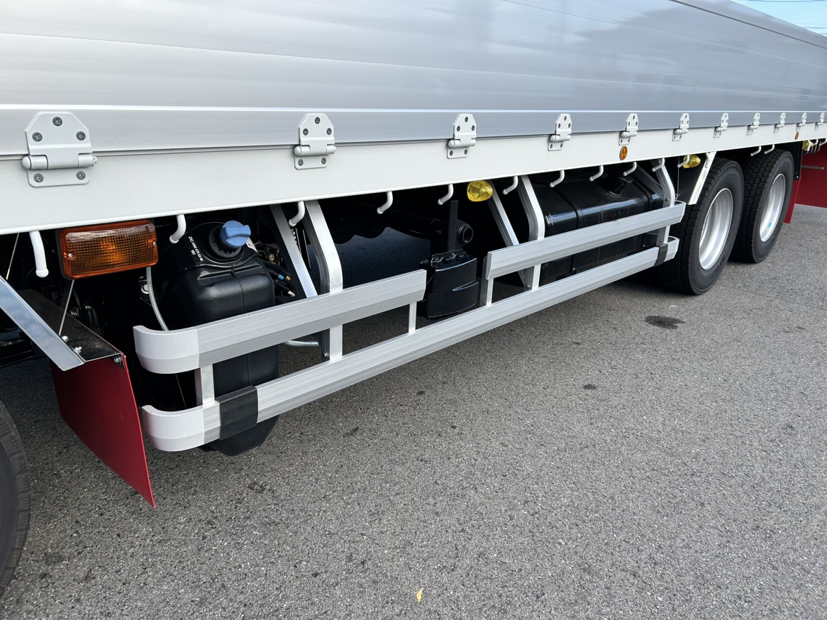 スーパーグレート 車検付☆未使用車積載13000Kgクレーン付平ボデ-|中古トラックの販売・買取・査定のアイナビ